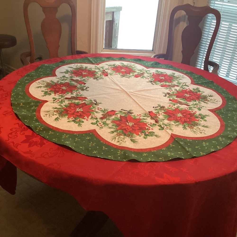 Circular Christmas table cloth